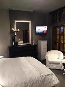 Dirk Suites 公寓 *